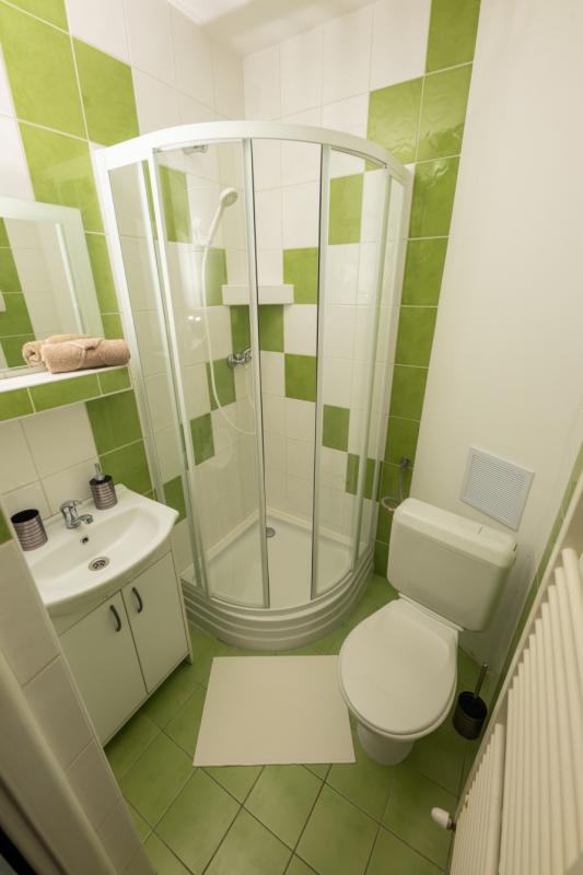 Izba Apartmán s vlastným vchodom v Mgr. Dominika Ružbaská – kúpeľňa